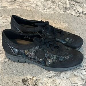 Mephisto Black Floral Leather Sneakers Size 9